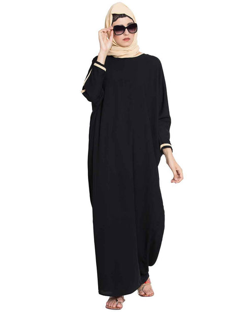Black elegant kaftan abaya in free size with contrast detailings