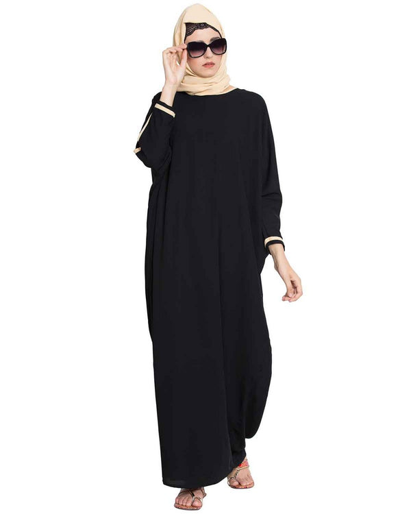 Black elegant kaftan abaya in free size with contrast detailings