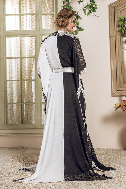 White and black saudi arabic kaftan